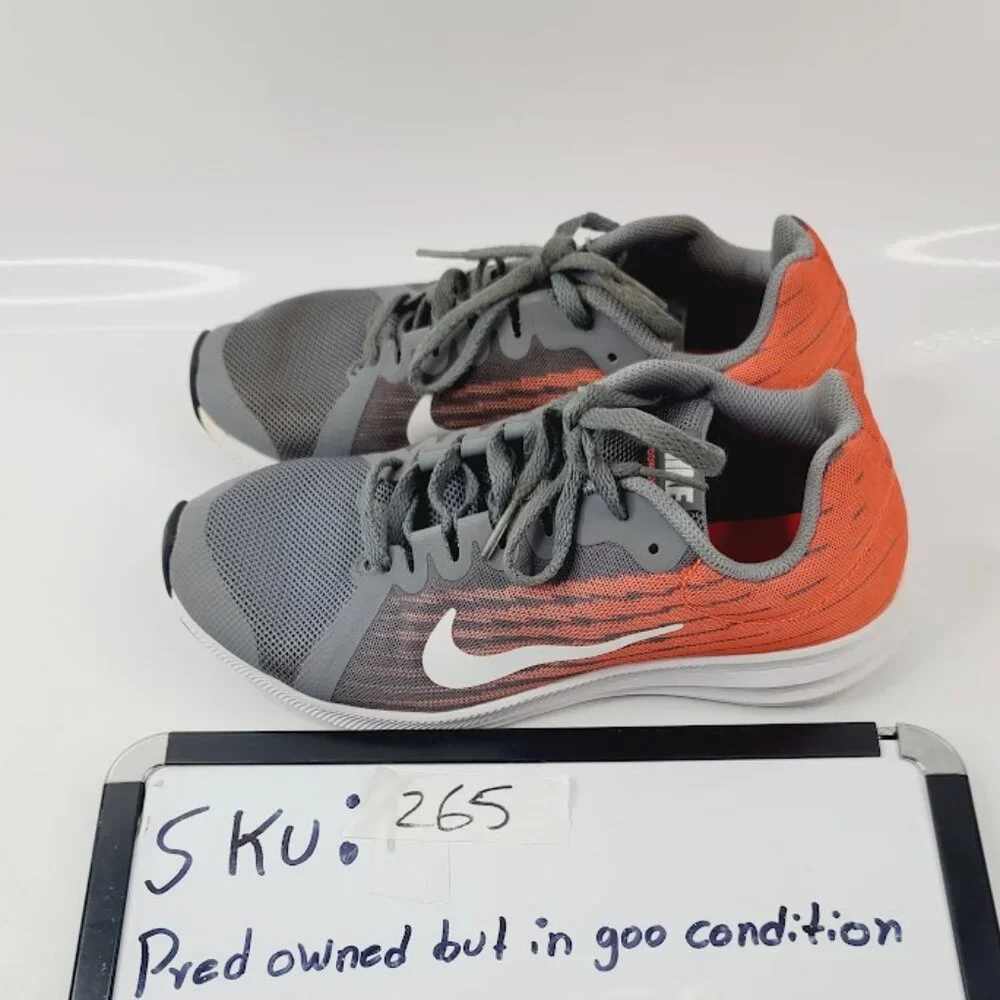 Nike women gray
